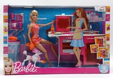 2010 Glam Kitchen Barbie Set with Doll & Kitchen (Stove & Sink) Mattel T8014, NrfB