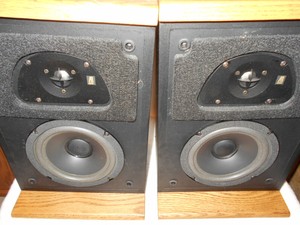 vintage acoustic research bookshelf speakers