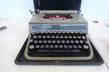 MACCHINA PER SCRIVERE OLIVETTI