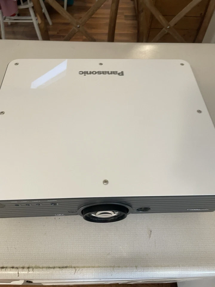 Panasonic PT-D5500U DLP Large Venue Projector - 4825 Total Hrs - 1071 Lamp Hrs - Image 2 of 4