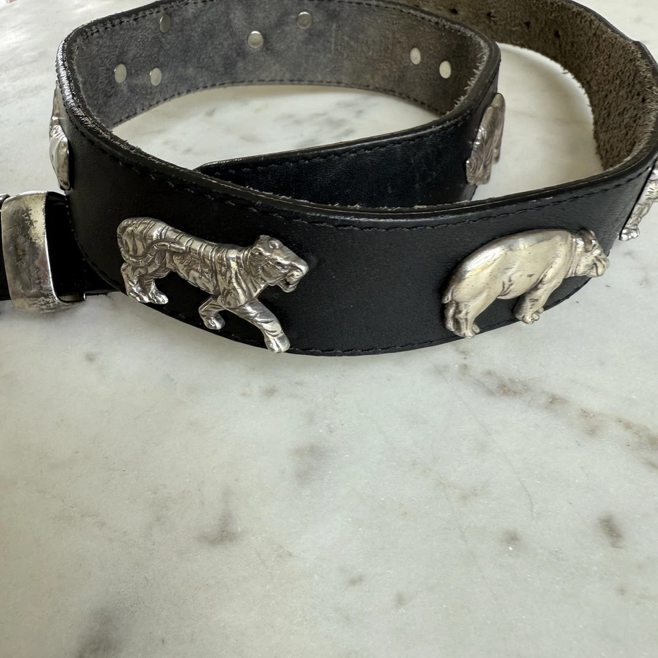 Cinto de couro preto BRIGHTON Honest tamanho 28 com conchos de espécies animais ameaçadas de extinção - Imagem 3 de 4