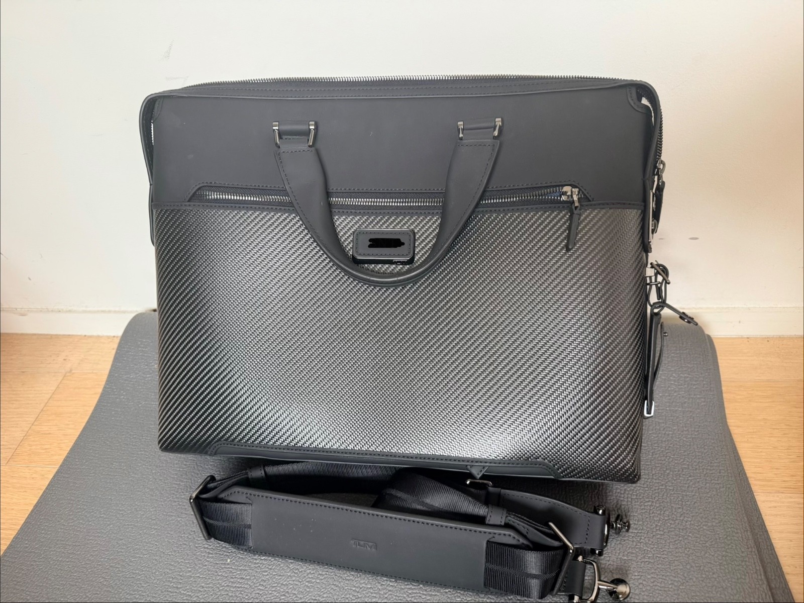 Tumi Gibson Ashton Slim Briefcase Carbon CFX w/All Accessories