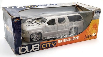 Jada 1/18 Scale Diecast 63152 - Chevrolet Suburban - White