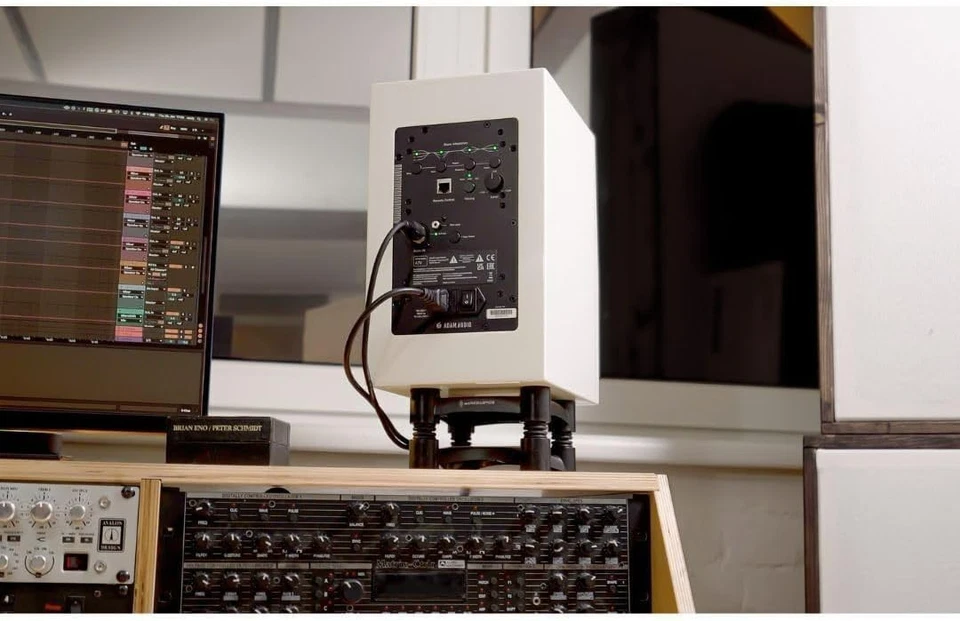 ADAM Audio A7V 7-inch Powered 2-way Studio Monitor - White - Image 3 of 4