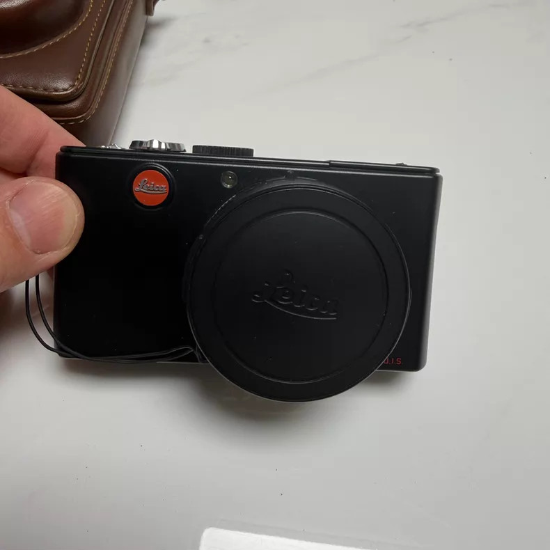 Leica D-LUX 3 10.0MP Black Digital Camera 4x Optical Zoom English