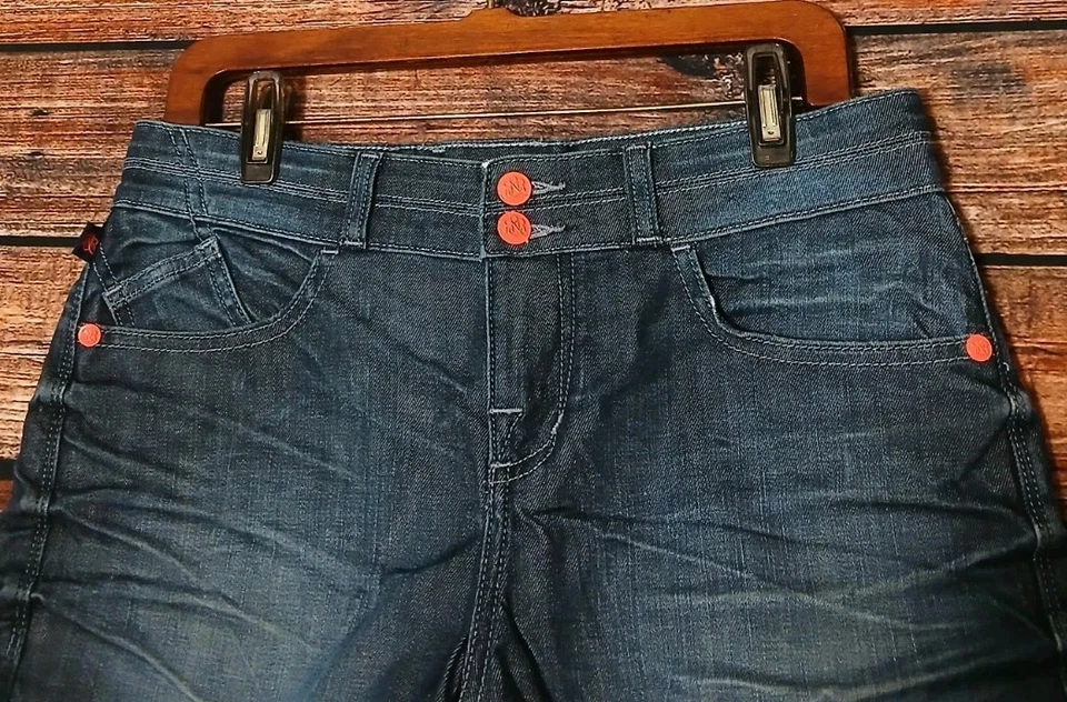 Pantalones Cortos de Jean Rock & Republic Talla 10 Bonnaroo Deshilachado Dobladillo Crudo Denim Lavado Oscuro Foto 4 de 4