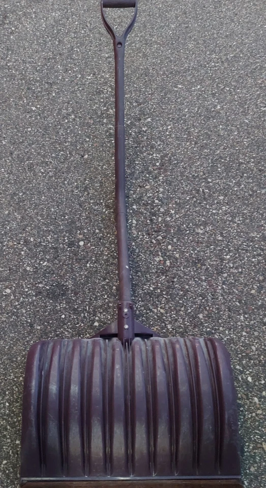 Easy Lifting Snow Shovel - Image 3 of 4