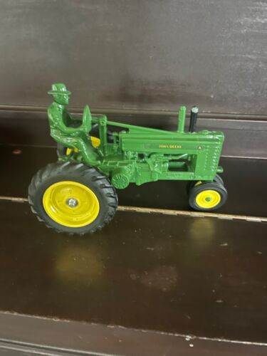 1/16 Scale ERTL John Deere Model A With Man - 第 1/5 張圖片