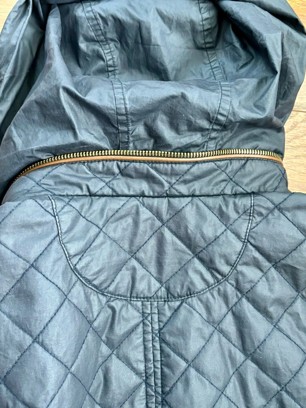 Giacca Michael Kors trapuntata blu navy oro accentato cerniere pulsanti logo con cappuccio 1X