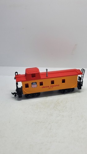Bachmann Union Pacific Caboose #207 UP HO Scale - Picture 6 of 10