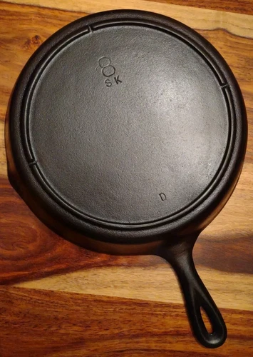 LODGE Cast Iron Skillet 8SK, 3-Notch, 10-5/8 in Diameter, MM "D"