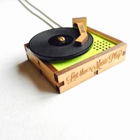 Record Player Necklace - Retro Vinyl Music Stereo Juke Box Jewellery Turntable Record Player Necklace - Retro Vinyl Music Stereo Juke Box Jewellery Turntable
