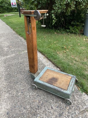 Scales - Vintage Victor