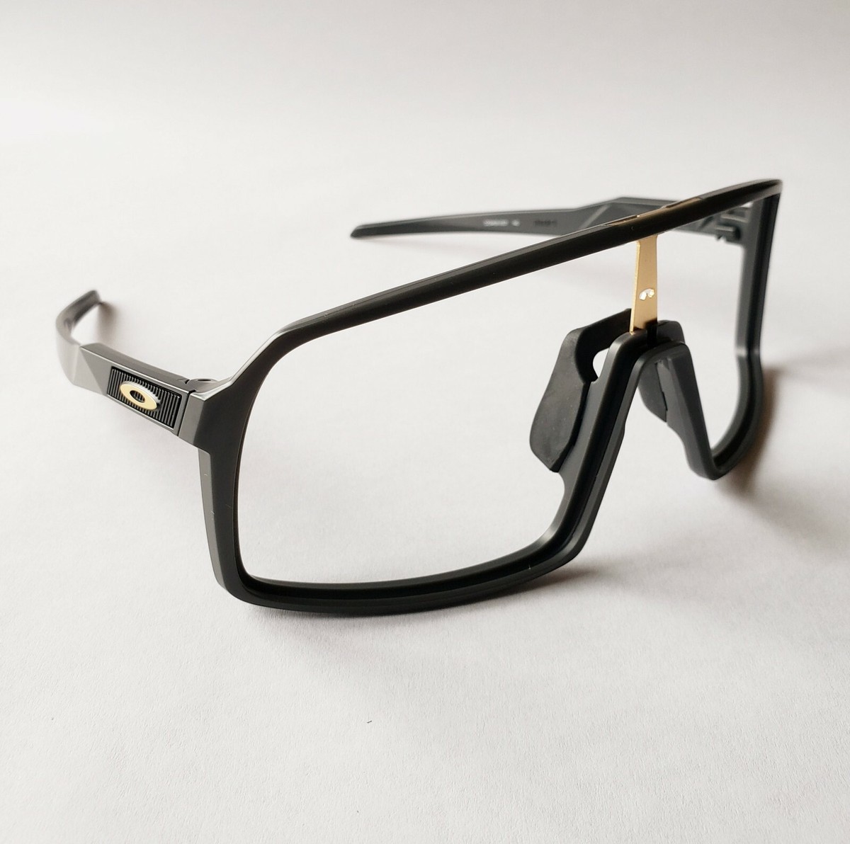 Oakley Sutro Matte Carbon Black | Gold Icons Replacement
