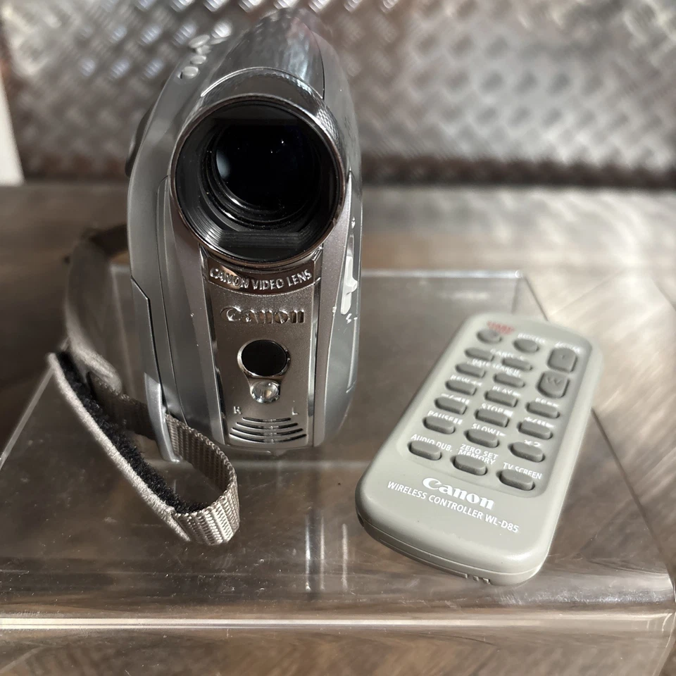 Canon ZR850A Mini DV Camcorder 35X Zoom W Battery & Remote UNTESTED - Image 2 of 4