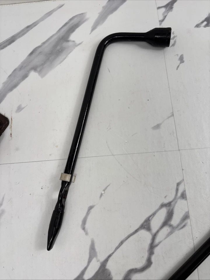 Ford F150 E150 Econoline 1997-2004 neumático ligero repuesto botella gato y herramientas Foto 4 de 4