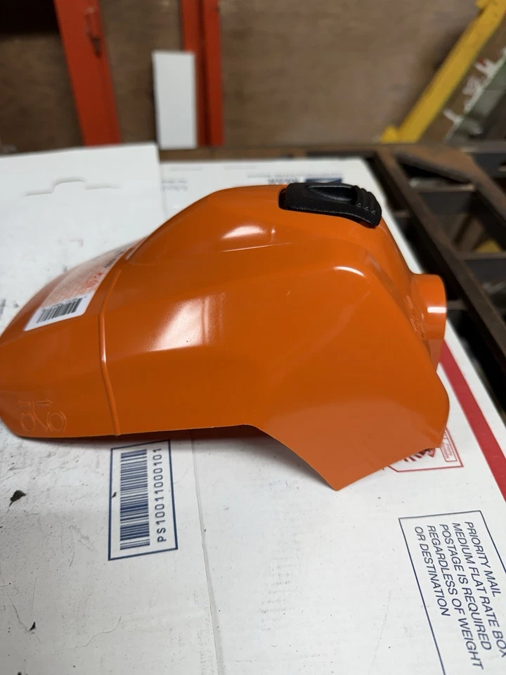 Cubierta superior de motosierra STIHL MS181C MS211C OEM Foto 3 de 4