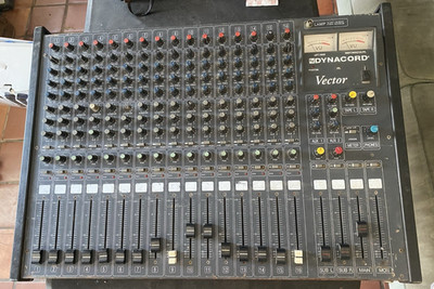 AS IS UNTESTED MIXER DYNACORD VECTOR POWERS ON
