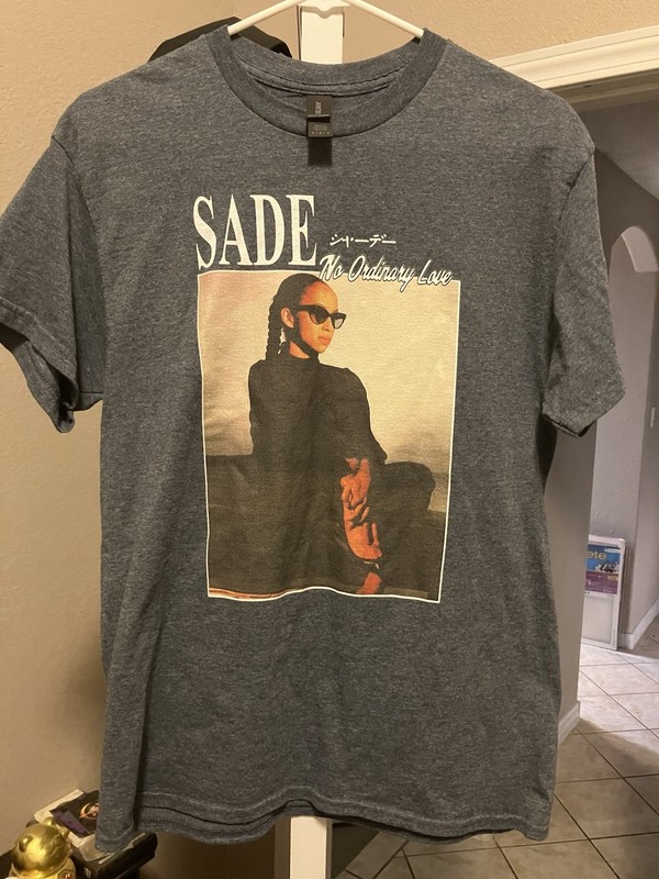 Sade Music Artist Pop No Ordinary Love Shirt Men’s M Gray