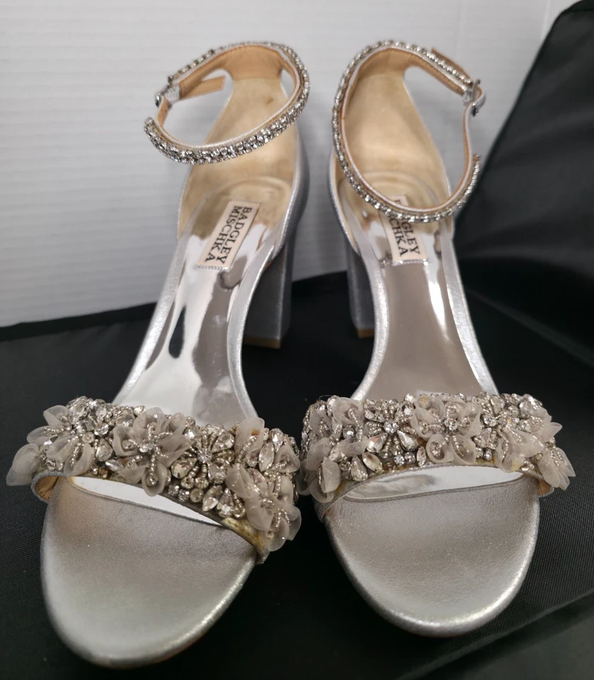 Сандалии Badgley Mischka Kendall с серебряными стразами - 3 дюйма на блочном каблуке 6,5 М - новые - Изображение 2 из 4