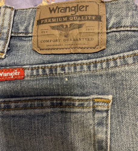 Herrenjeans Wrangler Relaxed Fit Größe 38x34 Denim Blau helle Waschung - Bild 3 von 9
