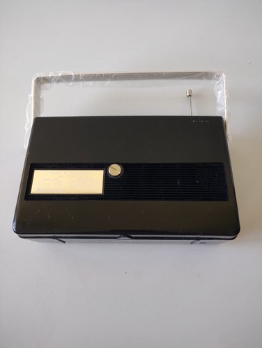 Hitachi WH-837E 3 band 8 transistor radio model - Picture 6 of 10