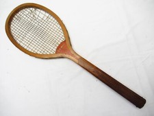VINTAGE WRIGHT DITSON "THE HUB" WOODEN TENNIS RACQUET. ANTIQUE / DISPLAY