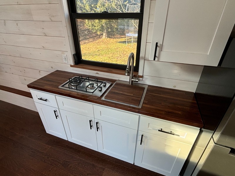 Tiny house on wheels for sale 32 X 8 - thumbnail 12