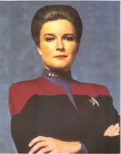 Star Trek Voyager Series Captain Janeway 8 x 10 Glossy Postcard 1996 NEW UNUSED