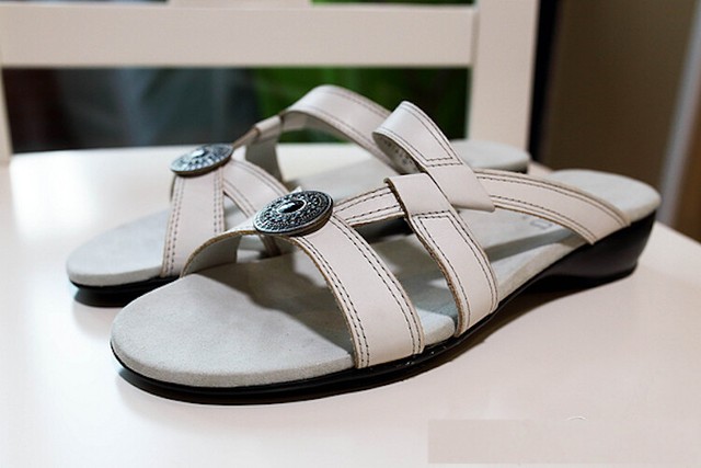 munro american sandals