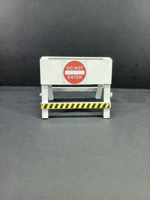 1/24 1/25 Scale Road Barrier For Model Car Or Shop Dioramas. Hinged To Fold Up.
