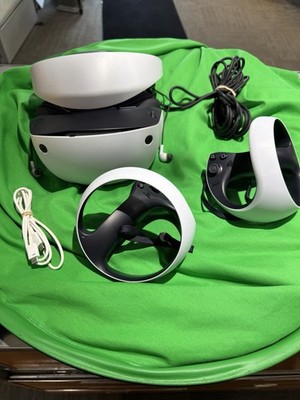 Sony PlayStation 5 VR2 Headset White w/ case