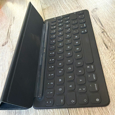 Apple Smart Keyboard für iPad 7/8/9 magnetische Tastatur Hülle QWERTZ Deutsch