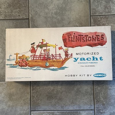 FLINTSTONES VINTAGE MOTORIZED YACHT BY REMCO ORIGINAL 1961 MCM -RARE!