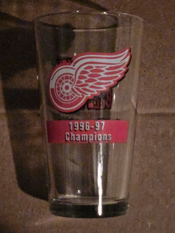 Vintage Detroit Red Wings 1996-97 Stanley Cup Champions Pint Glass Hockeytown