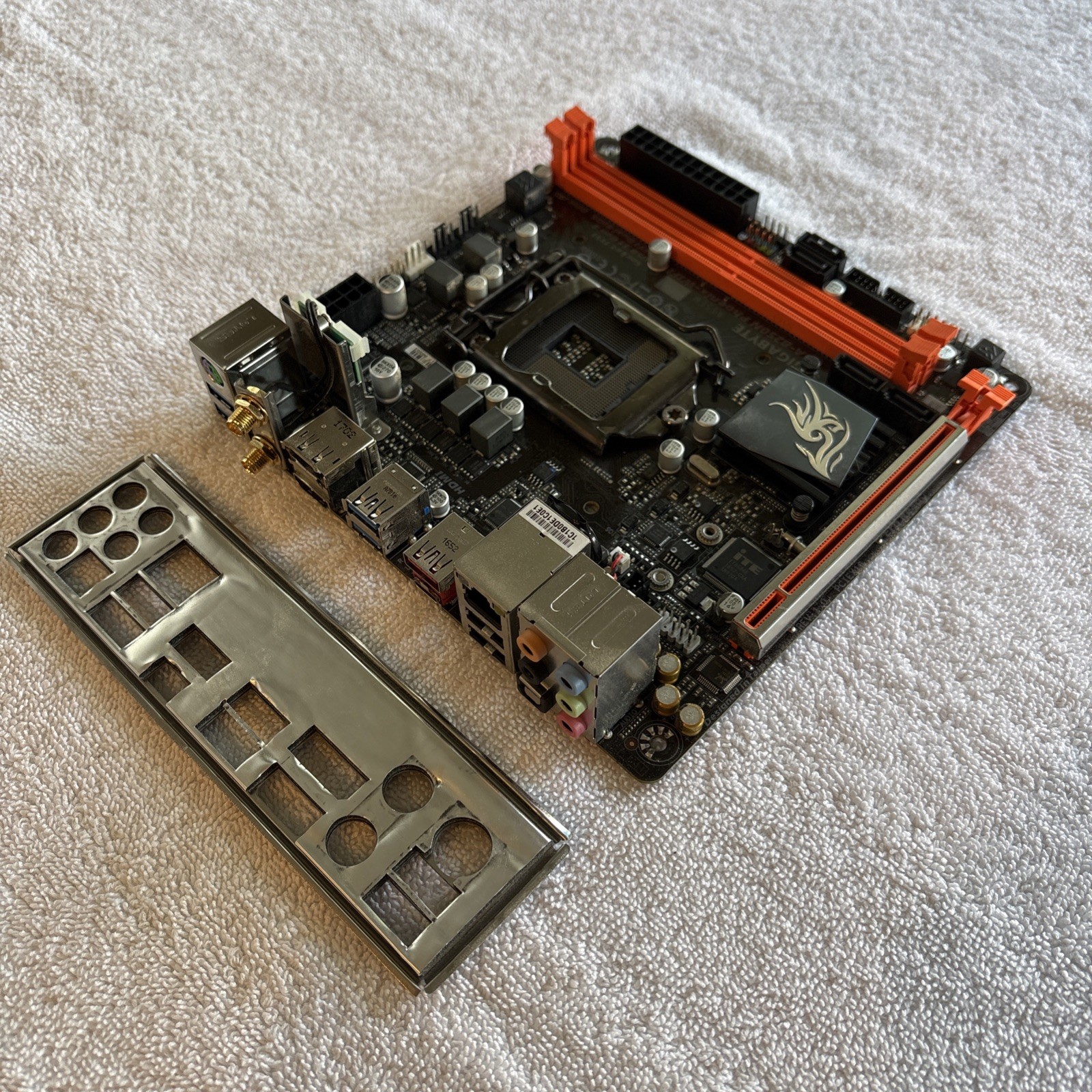 Gigabyte GA-B250N Phoenix-WIFI LGA1151 M.2 DDR4 Mini-ITX Motherboard+ I/O Shield