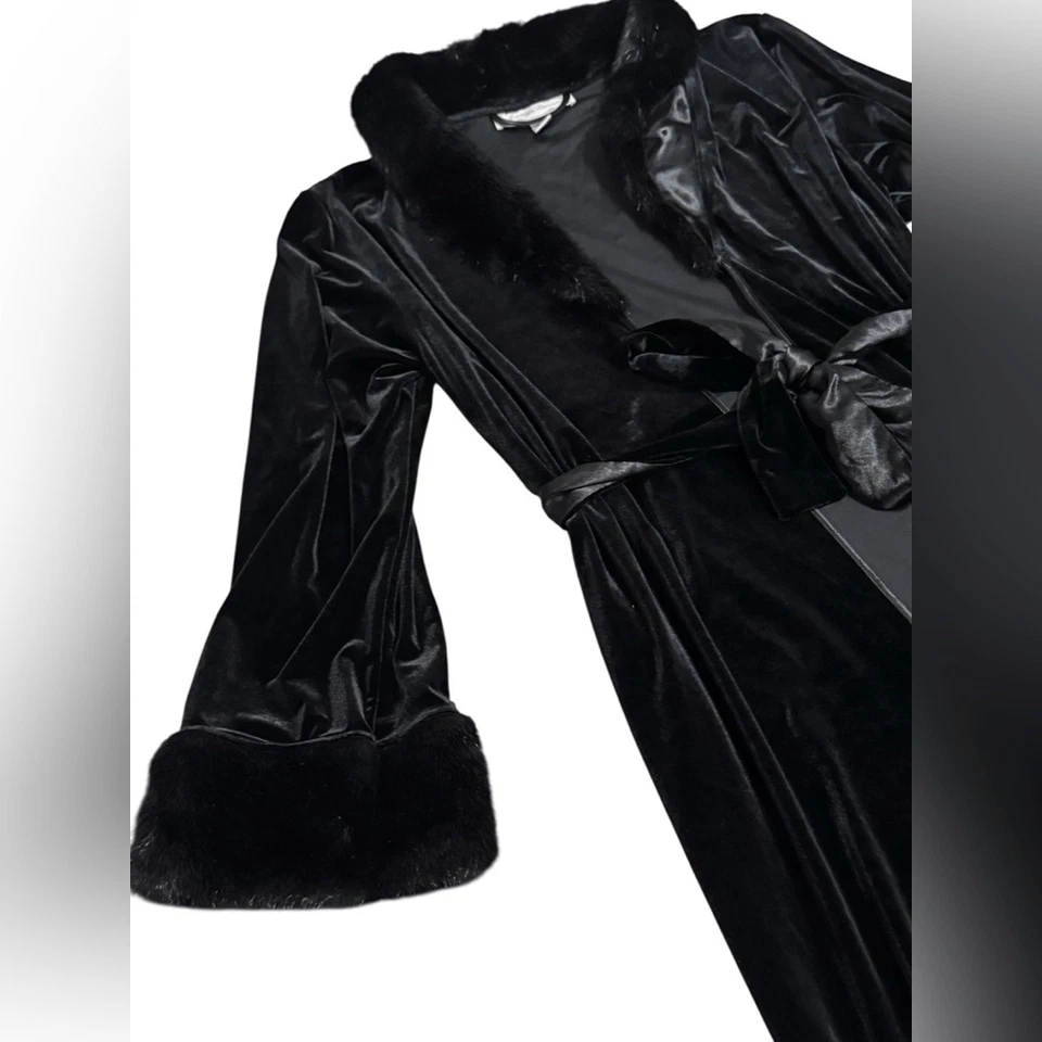 JACALYN BENNETT VTG black belted velour Long Robe with faux fur trim sz large - Image 4 of 4