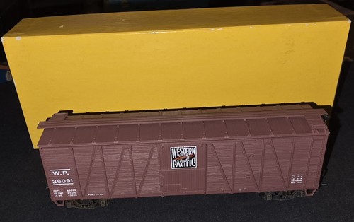 Accurail 4001 HO 1/87 Scale - Western Pacific 40' OB Box Car Wood Ends Ex Cond. | Condition: Used