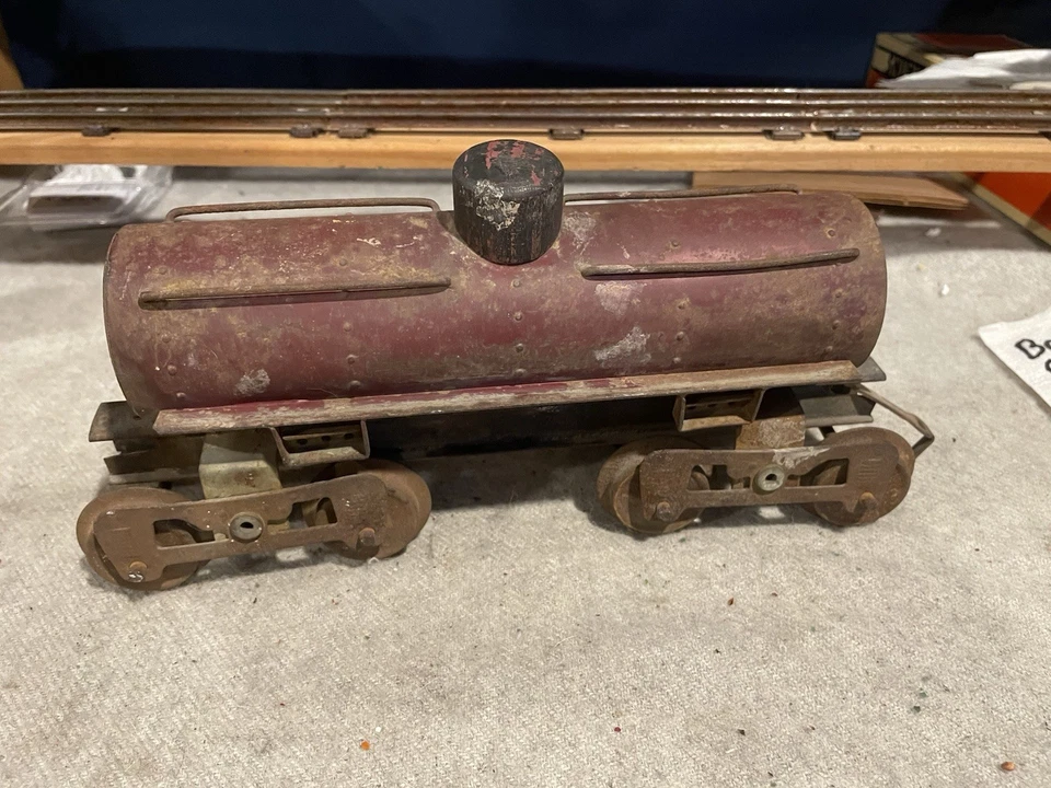 LIONEL PREWAR STANDARD GAUGE 15 PENNSYLVANIA TINPLATE TANK CAR - REPAINTED - Image 2 of 4