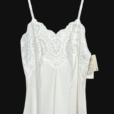 Vintage Wonder Maid White Lace Full Slip Crepe Remarque ILGWU Made in USA 36 T