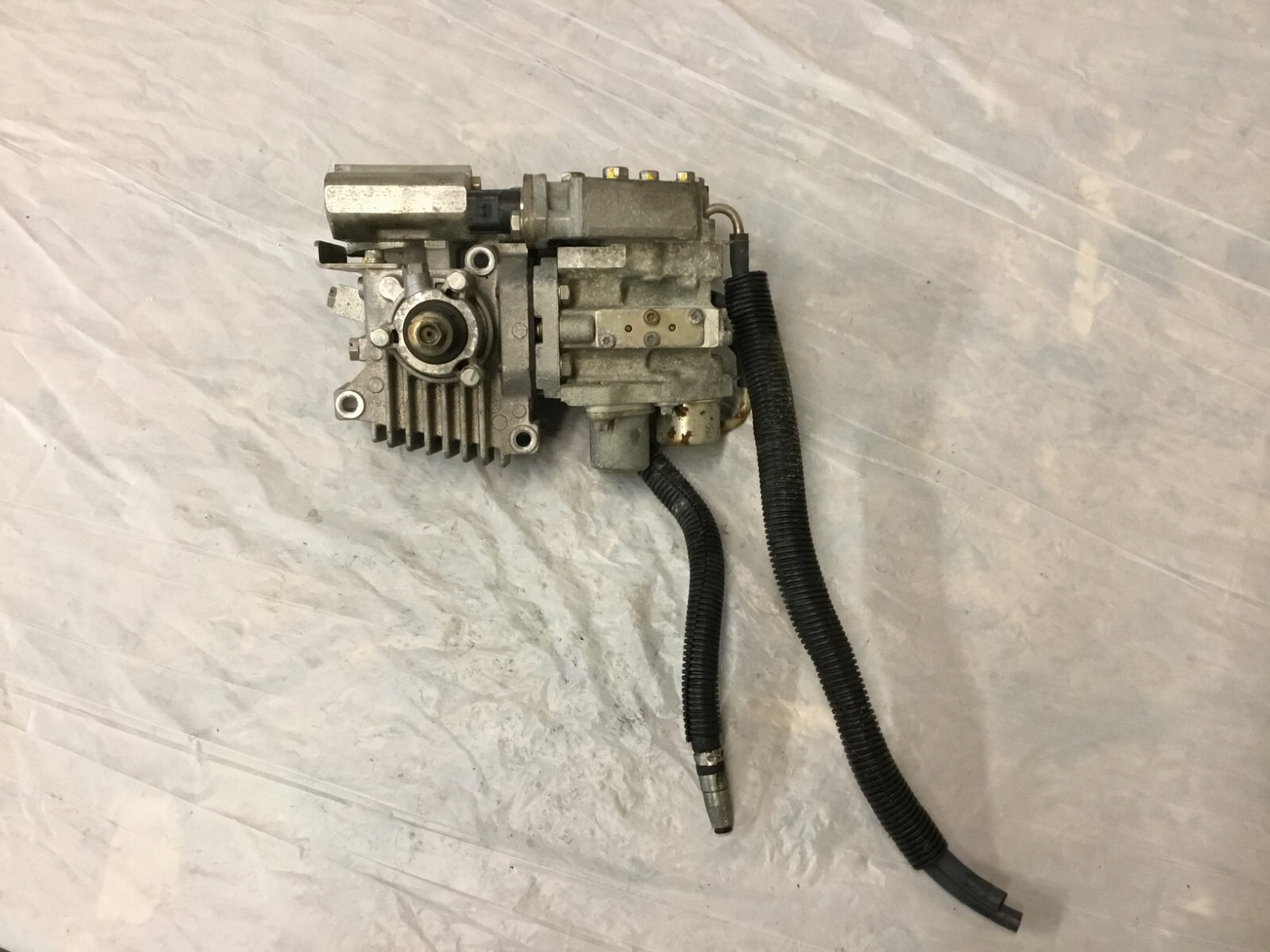 HIGH PRESSURE FUEL PUMP ASSY YAMAHA 150200 HP HPDI 68F121700100