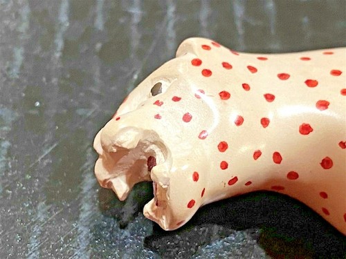 PIETRA OLLARE INTAGLIATA A MANO ORIGINALE "SHONA" LEOPARDO MACULATO 5" X 2,5" - Foto 5 di 6