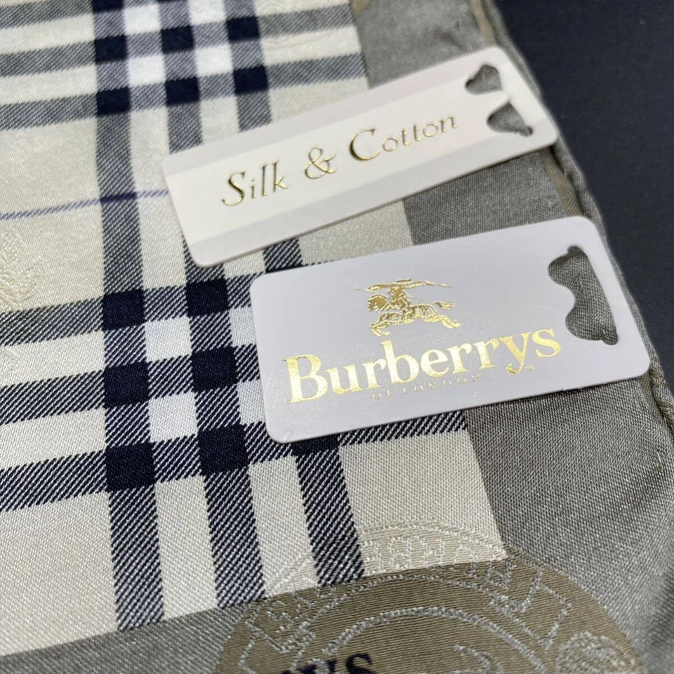 Mini bufanda pañuelo a cuadros gris BURBERRYS de algodón de seda sin usar Foto 2 de 4
