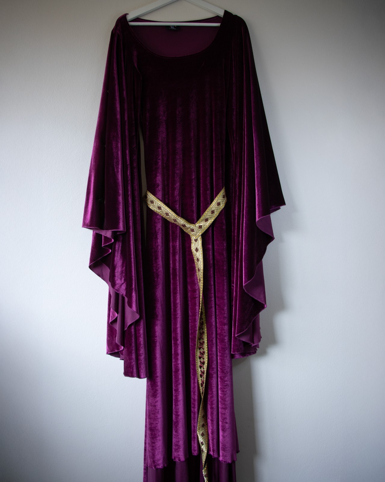 Handmade Medieval Velvet Gown – Elven Fantasy Dress with Gold Trim Size M-L