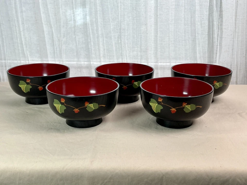 Conjunto de 5 tigelas de sopa asiáticas de laca preta design floral missô - interior vermelho - Imagem 2 de 4