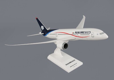 SKYMARKS (SKR335) AEROMEXICO 787-8 1:200 SCALE MODEL W/DISPLAY STAND