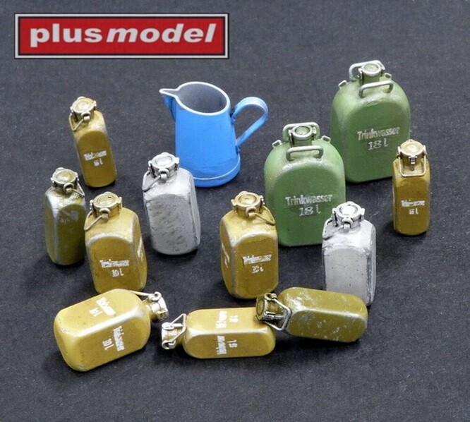 Plus Model DP3003 - 1/35 German Water Canisters - New