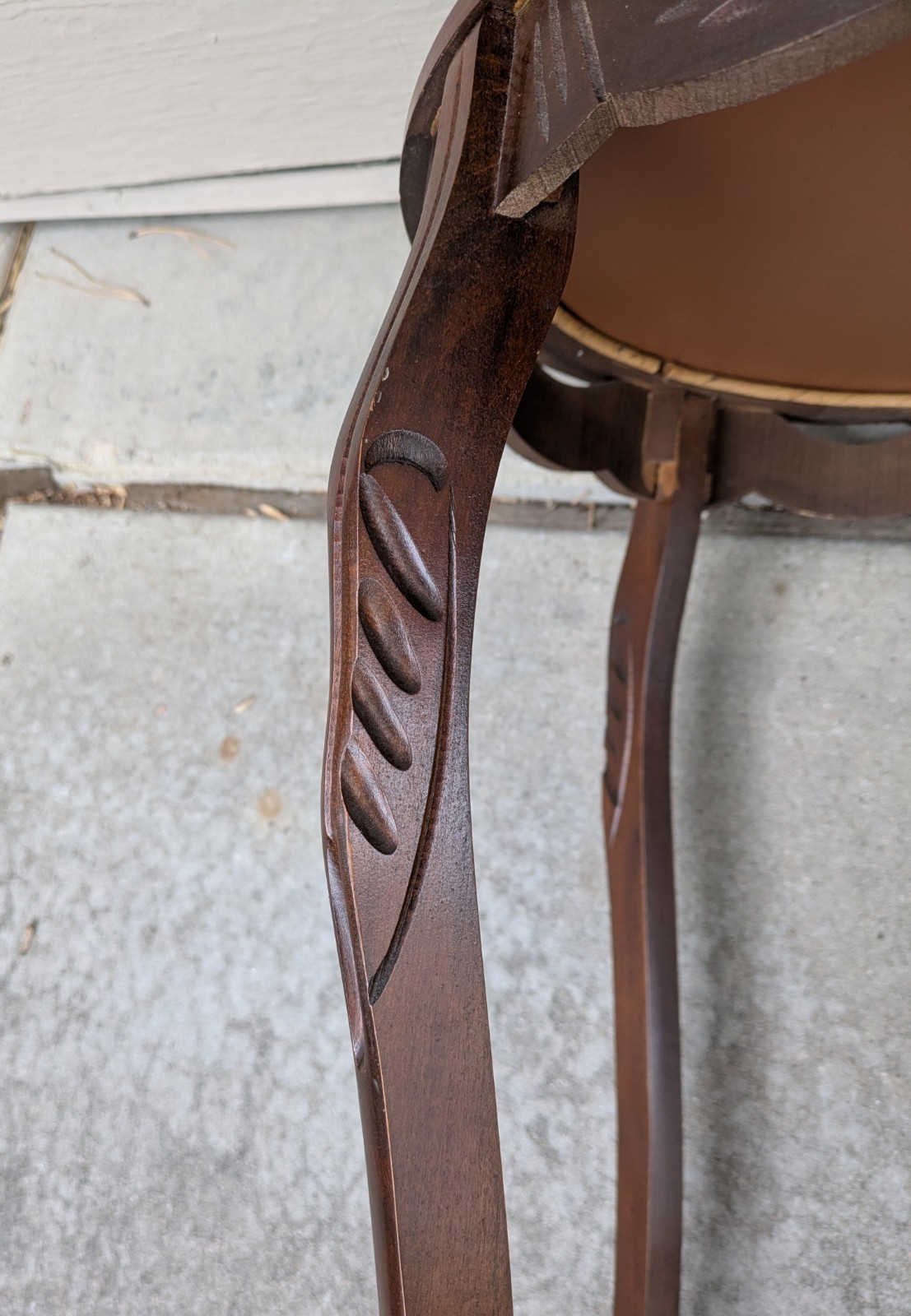 Vintage Rustic Carved Mahogany Round Pedestal Plant Stand Table Victorian Asian
