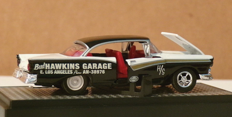 Ford Fairlane 500 1957... arrastre automático... garaje Bud Hawkins... máquinas M2... 1:64 Foto 4 de 4