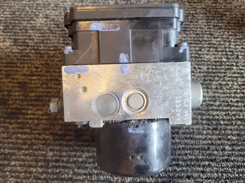 2009-2010 Mercedes C230 C300 C350 OEM ABS Brake Pump Module Anti-Lock Brake Unit - Image 2 of 4